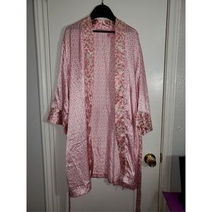 100 % polyester robe